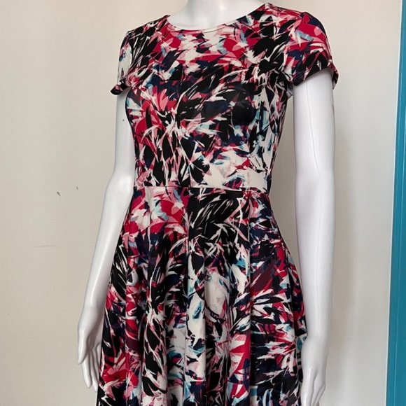 Women's Floral tee Dress - Picture 1 of 6